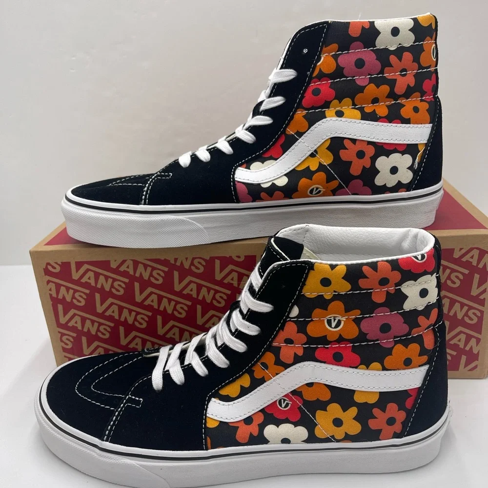 Vans Men's Sk8-Hi
Flower Black/Multi Sneakers
VN000D5|BML
Floral High-Top - Picture 2 of 16